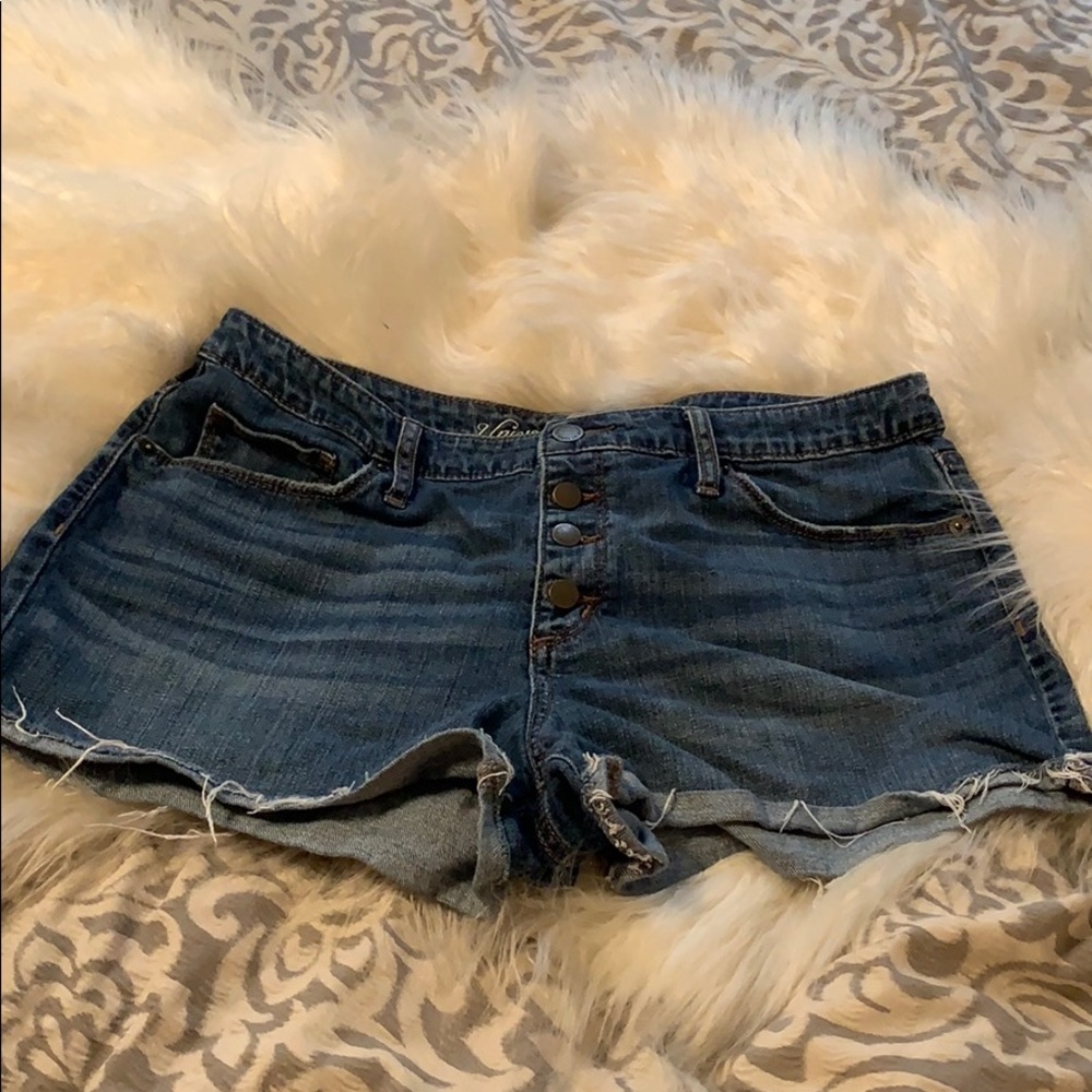 UUNIVERSAL THREAD- High rise shorts!